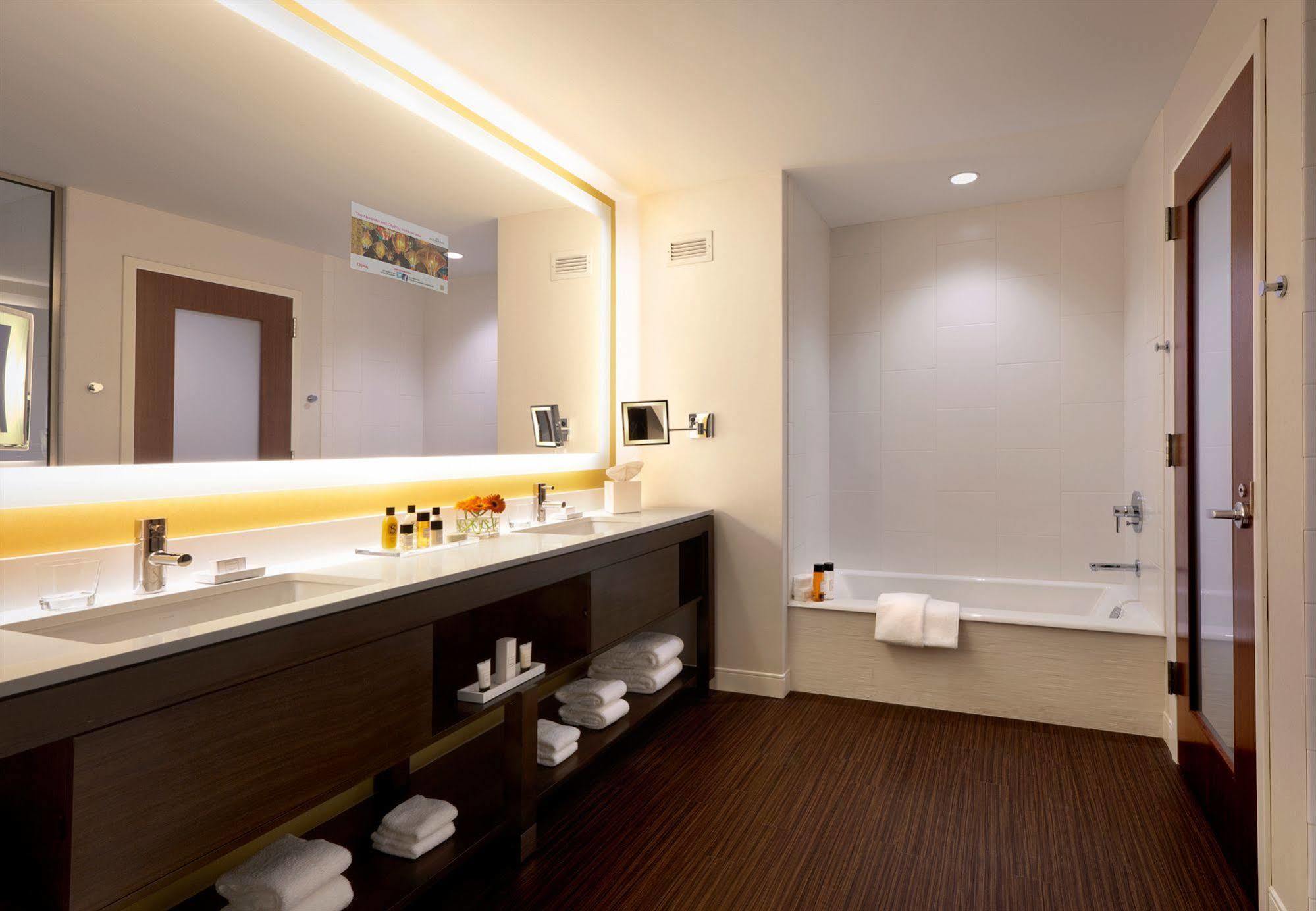 The Alexander 4* Indianapolis